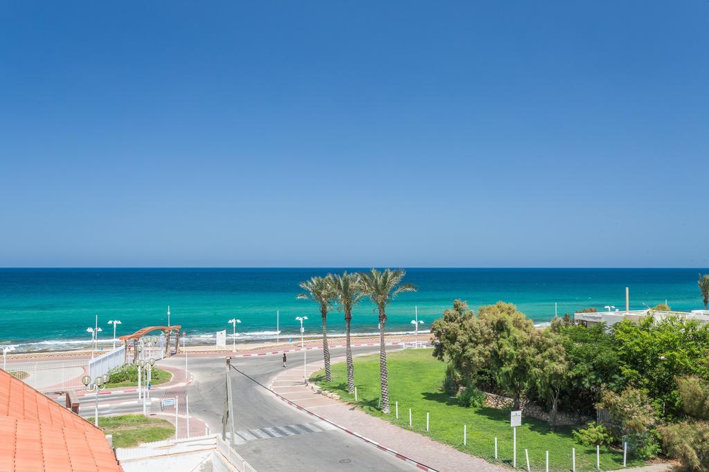 Amigo Hotel On The Beach Nahariya Exterior foto