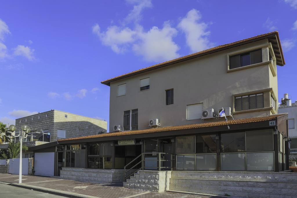 Amigo Hotel On The Beach Nahariya Exterior foto